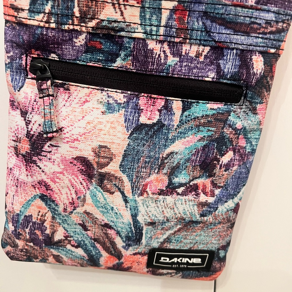Dakine Jive crossbody purse